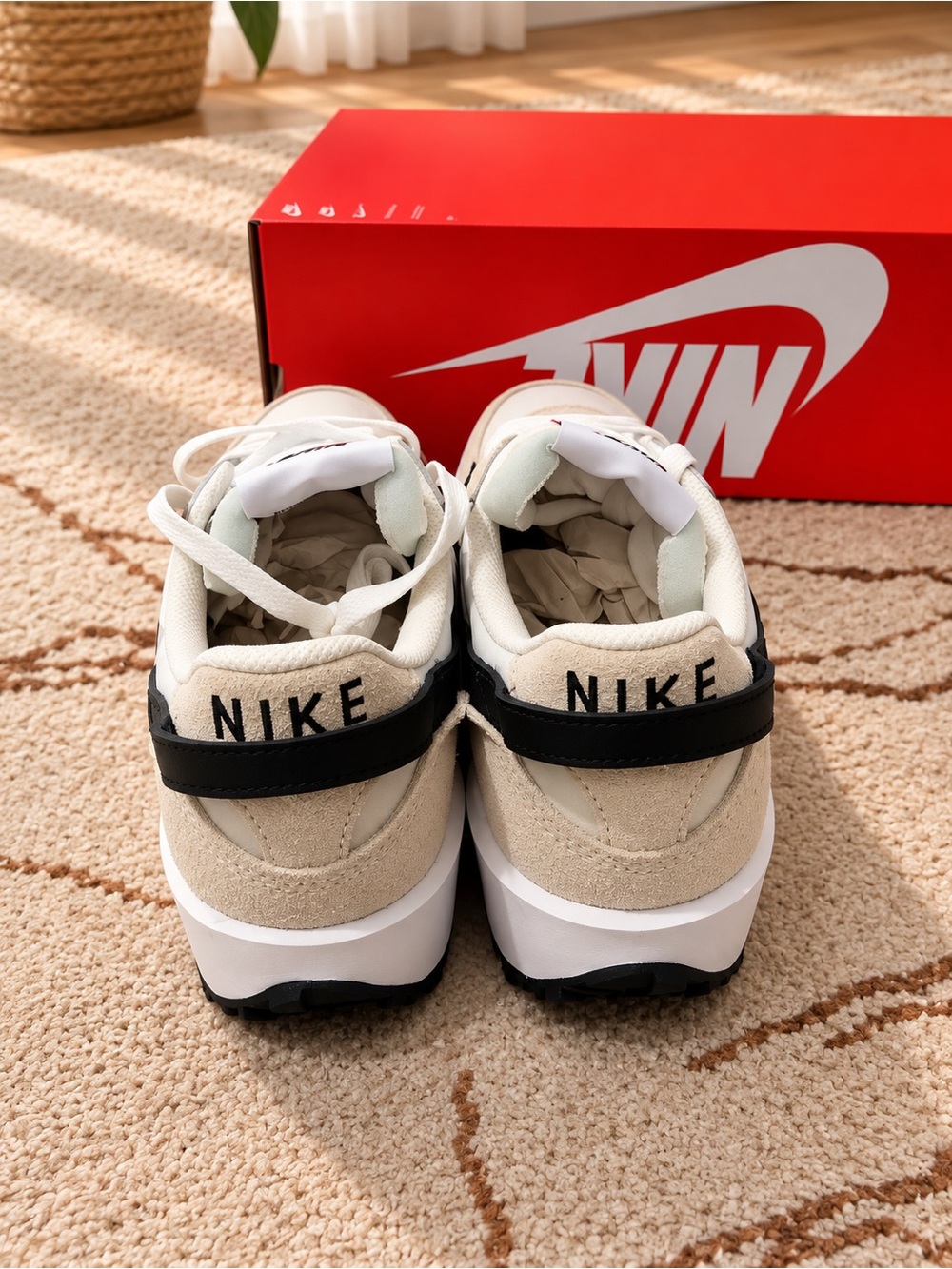 Nike Waffle Debut Sanddrift Black Women's Shoes DH9523-102-SIZE 6with box no lid - Picture 2 of 5